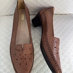 SAS Sonyo Alfa Brown Slip on Heels. 8.5 N